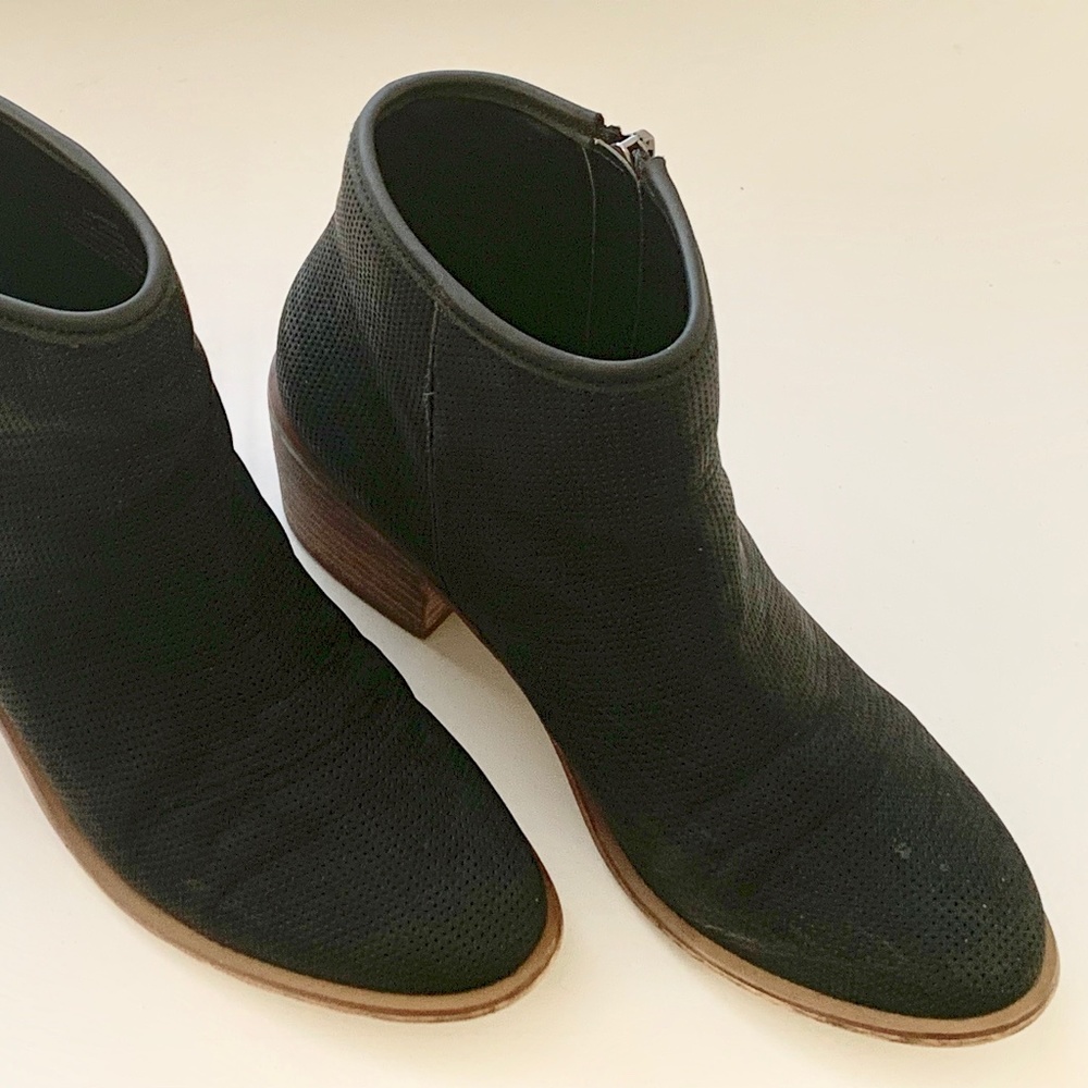 TREASURE & BOND Girls Booties Sz 4 Black Faux Leather Zip Closure Wedge Heel